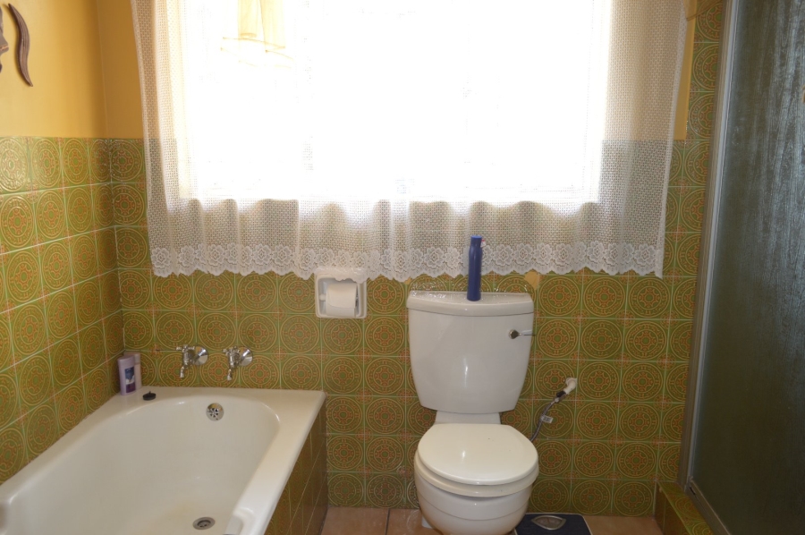 3 Bedroom Property for Sale in Flamwood North West